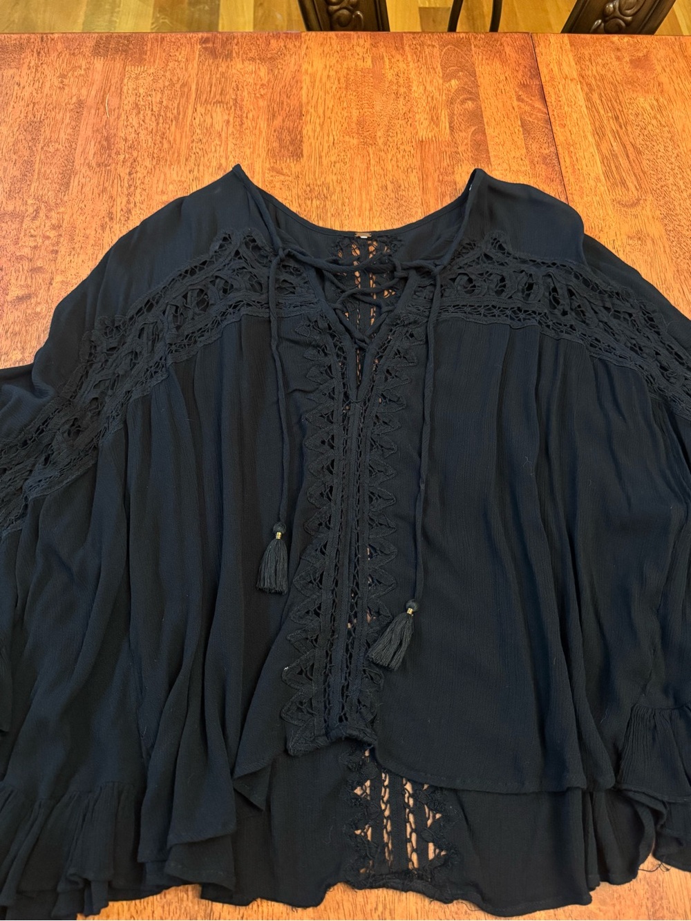 Free People Lace-Accented Boho Tunic Short Sleeve Top Batwing in black, size L